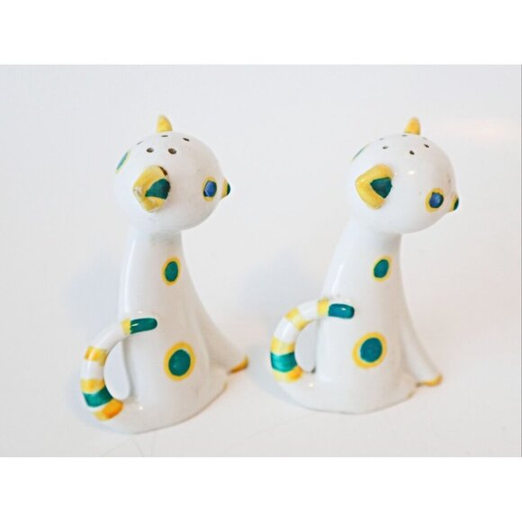 Vintage Cats Couple Salt and Pepper Shakers Spotted Kitchen Cats Artsy Home Deco - Picture 2 of 4